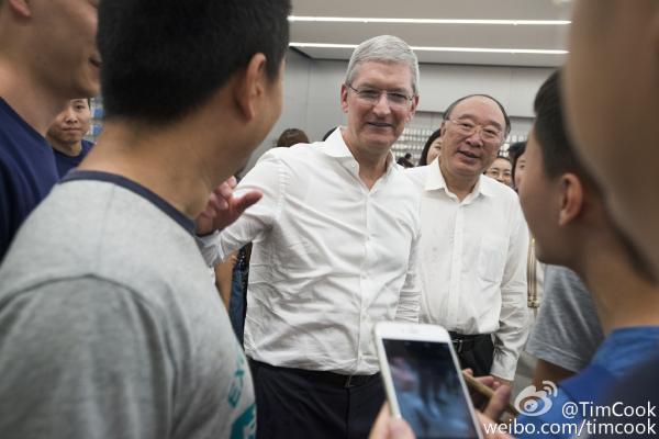 執(zhí)掌蘋果5年，庫(kù)克從喬布斯陰影中走出了嗎？